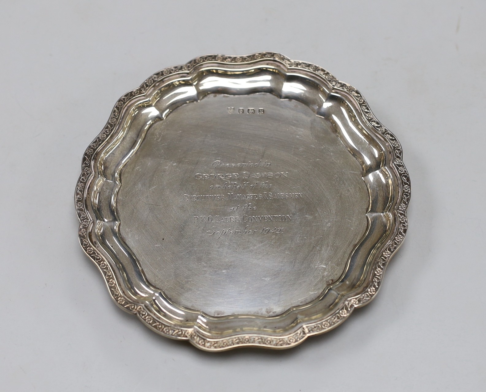 A Victorian silver mug, John Newton Mappin, Sheffield, 1877, height 11.2cm and a later silver waiter, with engraved inscription, 13.8oz.